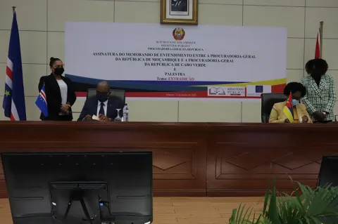 PGR de Moçambique e de Cabo-Verde fortificam laços de cooperação -  Para combater a Criminalidade Organizada e Transnacional